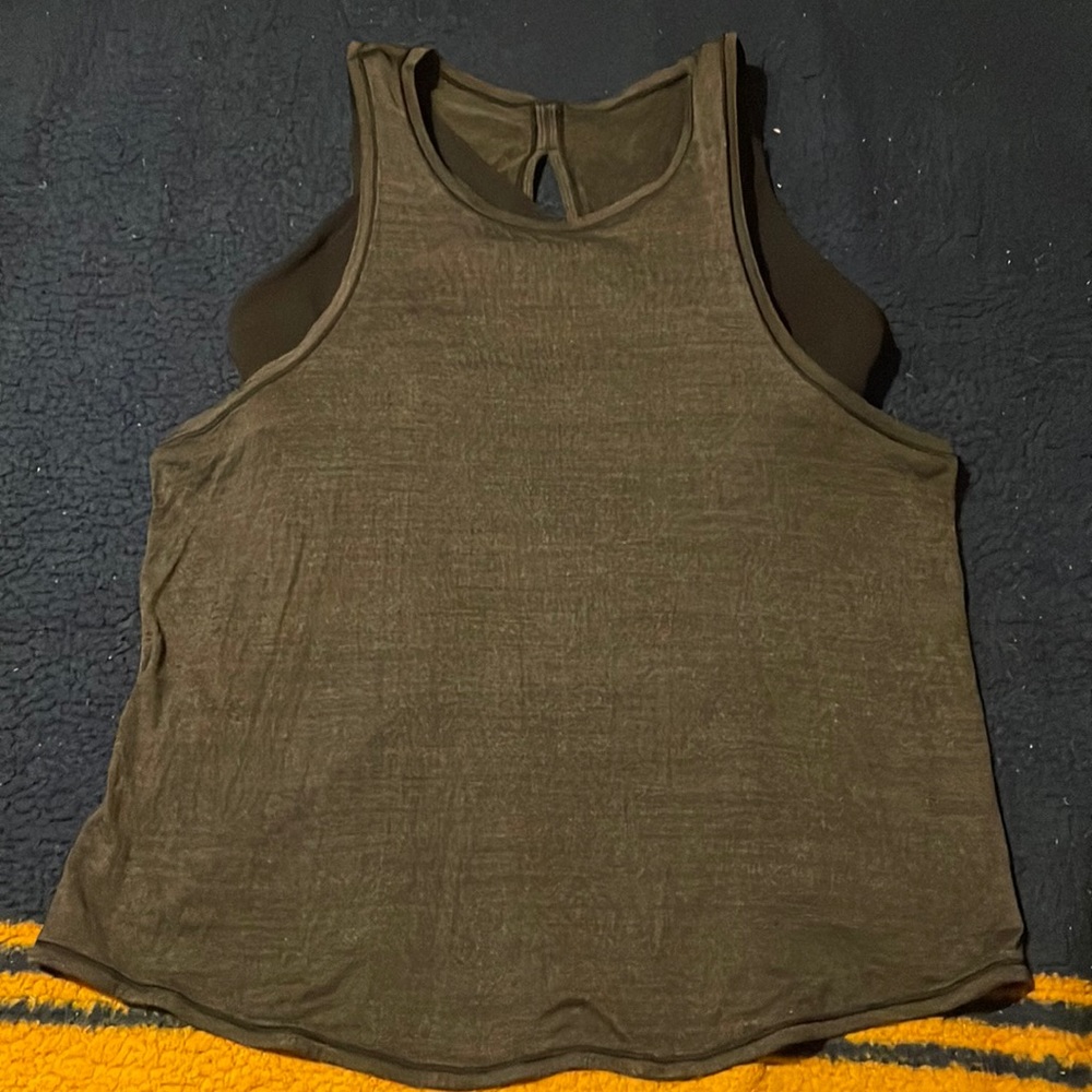 Lululemon open back tank top with built in bra